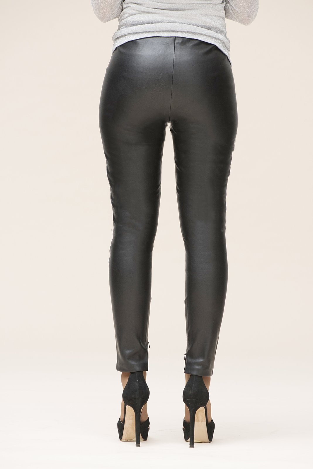 Pantalón efecto piel